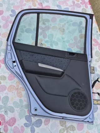 Puerta Trasera Izquierda hyundai getz 2005