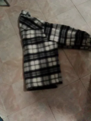 Abrigo cuadros blanco y negro
