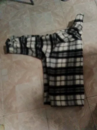 Abrigo cuadros blanco y negro