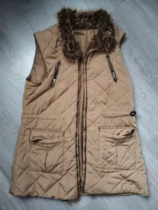 Chaleco acolchado mujer con cuello de pelo