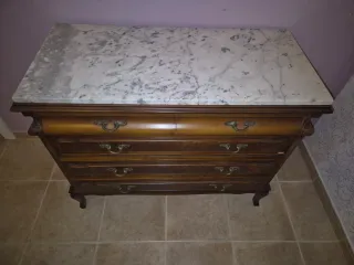 Cómoda y 2 mesas de noche de madera antigua