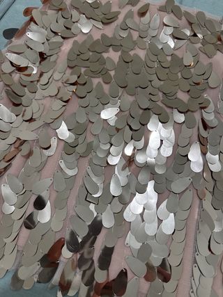 Falda corta lentejuelas doradas y rosas talla 36