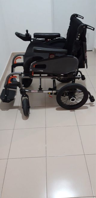 Silla de ruedas eléctrica marca KARMA