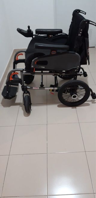 Silla de ruedas eléctrica marca KARMA