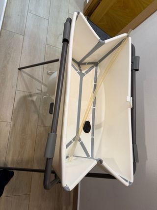 Bañera Stokke con patas y soporte bebé