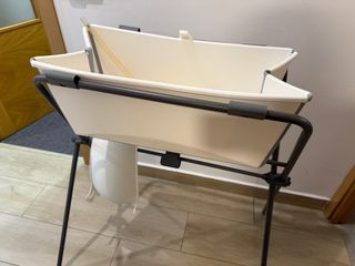 Bañera Stokke con patas y soporte bebé