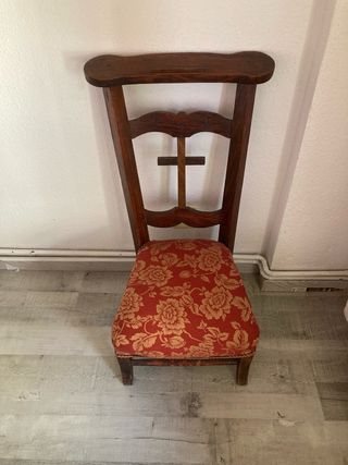 Reclinatorio madera tapizada con cruz