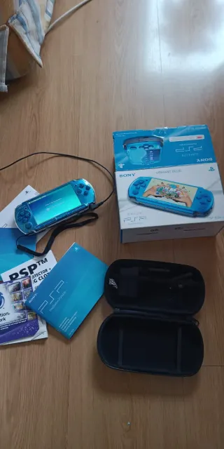 Consola PSP Blanca y azul+ Juegos
