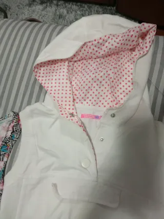 Conjunto: Pantalones negros y blusa floral