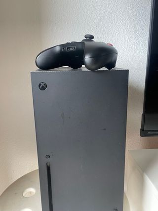 Xbox Series X Negra con mando y batería para el
