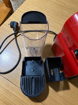 Macchina da caffè Nespresso rossa