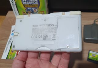 Nintendo DS Lite + Juego Guinness World Records