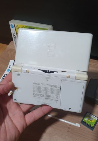 Nintendo DS Lite + Juego Guinness World Records