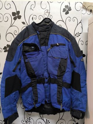 Chaqueta de moto azul y negra