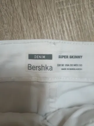 Pantalones blancos Bershka