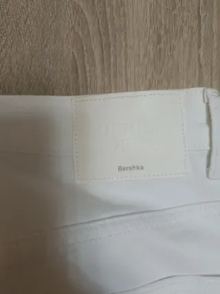 Pantalones blancos Bershka