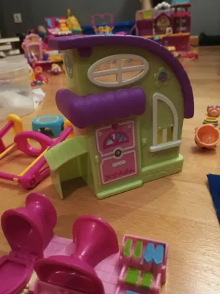 Casita de campo con columpio y Coche Pin y Pon