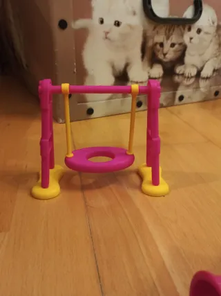 Casita de campo con columpio y Coche Pin y Pon