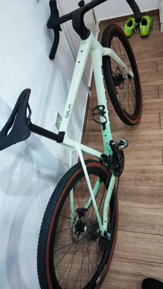 Bici Gravel MEGAMO SILK Full carbono. Talla L