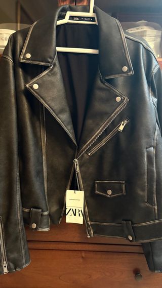 Cazadora polipiel Zara efecto desgastado Talla L 4