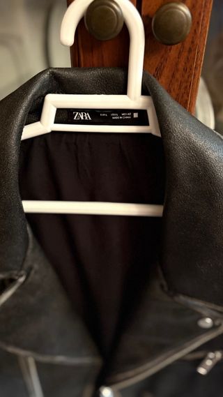 Cazadora polipiel Zara efecto desgastado Talla L 4
