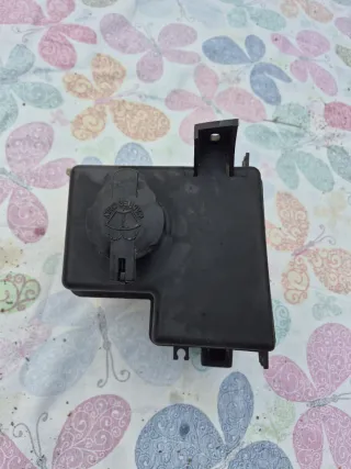 Deposito limpia parabrisas con motor