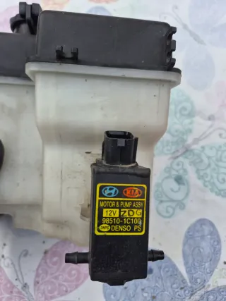 Deposito limpia parabrisas con motor