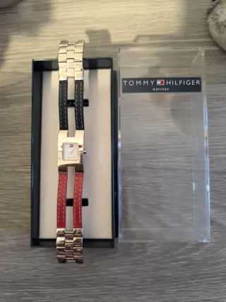 Reloj Tommy Hilfiger Plata y Rojo