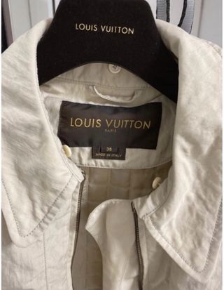 Chaqueta Louis Vuitton Beige con Cuello de Pelo