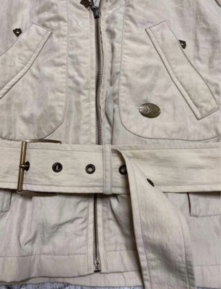 Chaqueta Louis Vuitton Beige con Cuello de Pelo