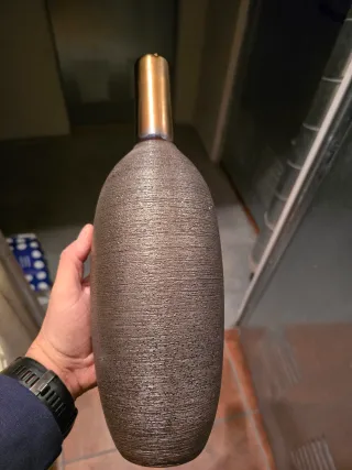 Jarrones decorativos negros y dorados