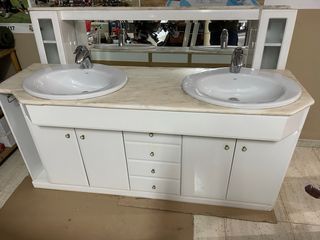 Mueble de baño con 2 lavabos y cristal