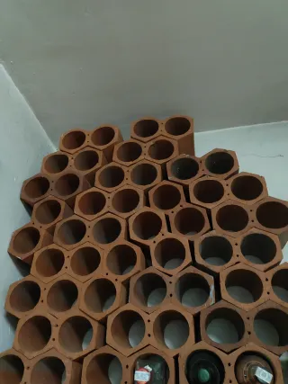 Botellero de ladrillo artesanal