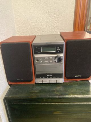 Mini cadena Sanyo MP3 CD