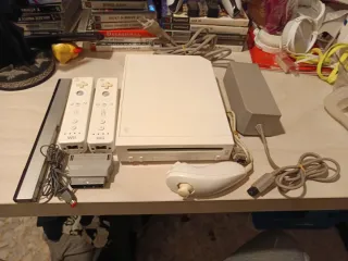 Nintendo Wii + 2 Mandos + Accesorios