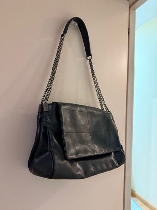 Bolso original de Zara en blanco y negro.