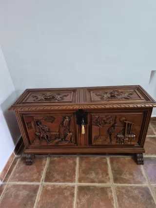 Arcón Castellano Madera Tallada Años 80