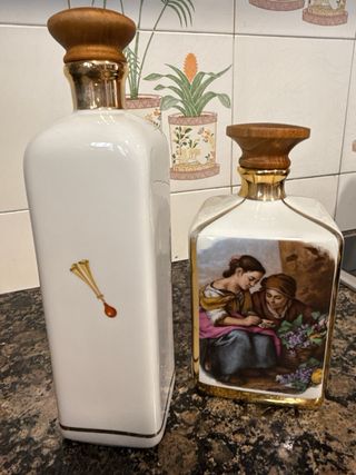 Bottiglie in ceramica: cognac e whisky