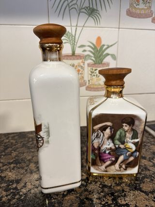 Bottiglie in ceramica: cognac e whisky