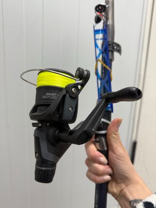 Caña de pescar con carrete