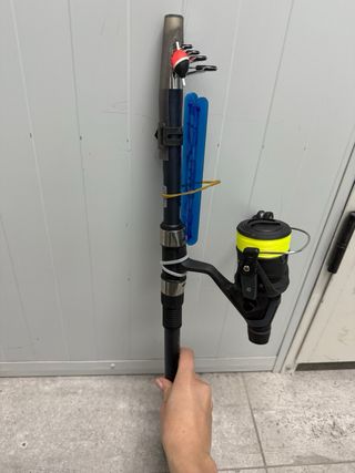 Caña de pescar con carrete