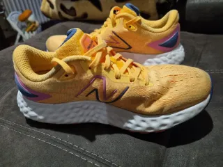 Zapatillas New Balance Amarillas y Rosas