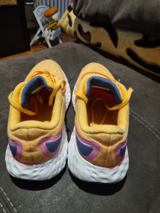 Zapatillas New Balance Amarillas y Rosas