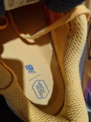 Zapatillas New Balance Amarillas y Rosas