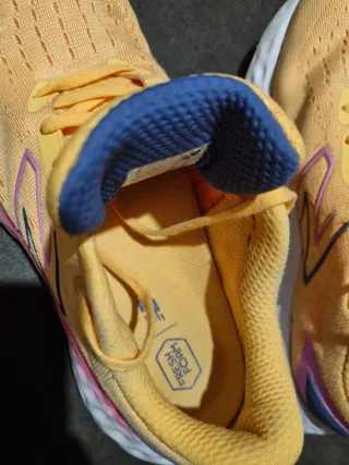 Zapatillas New Balance Amarillas y Rosas