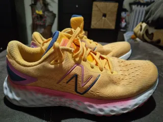 Zapatillas New Balance Amarillas y Rosas