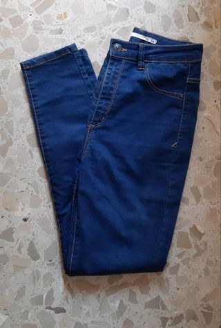 Pantalones vaqueros azul medio. Nuevos sin estrena