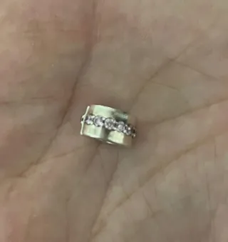 Pulsera Pandora rigida con 5 charm ,cierre corazón