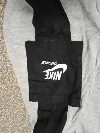 Pantalón chándal Nike gris y negro Talla XS