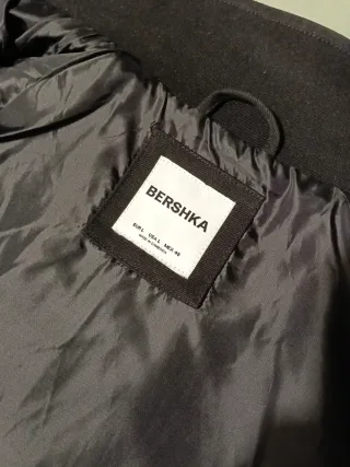 Chaqueta bomber negra de entretiempo Bershka